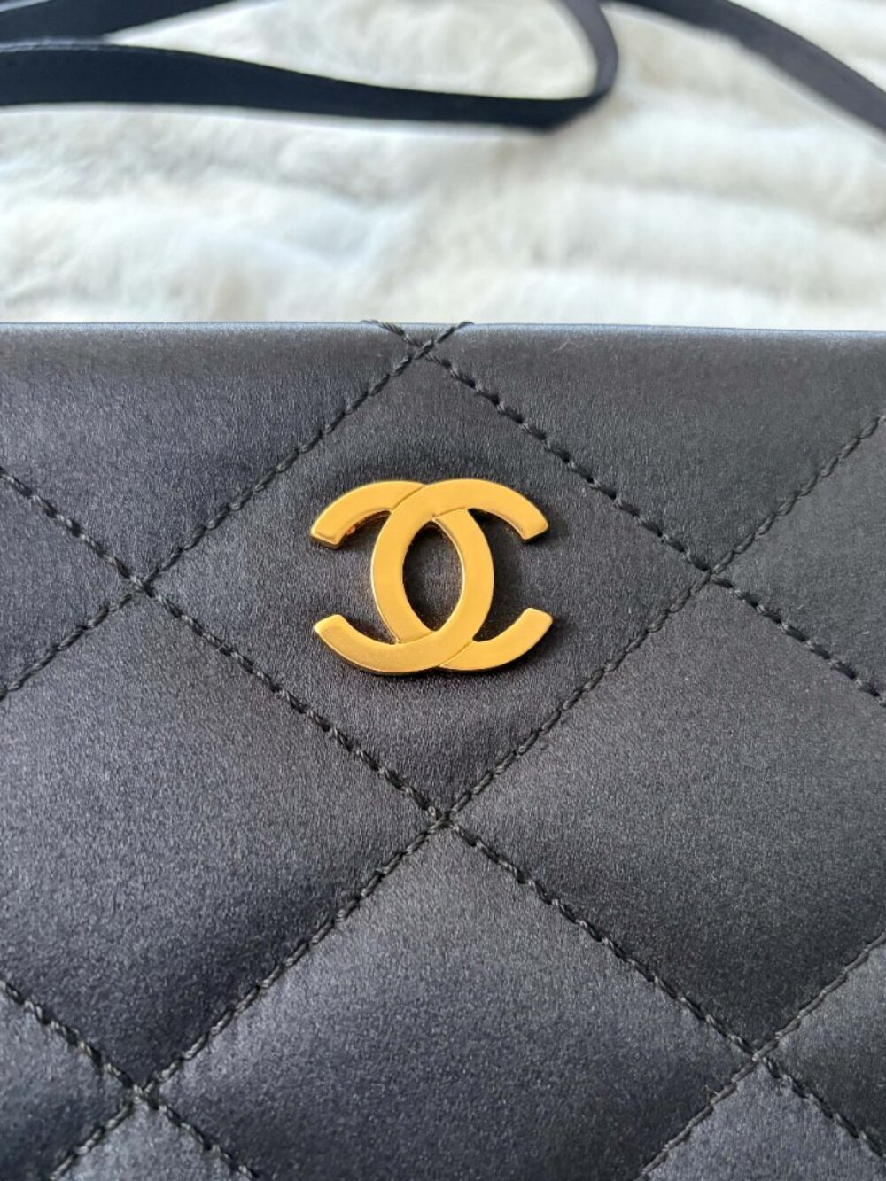 Vintage Chanel Satin Frame Clutch - Picture 5 of 12